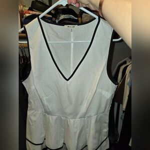 bleuh ciel (NWOT) White Peplum Sleeveless Crisp V Neck Top with Black Piping